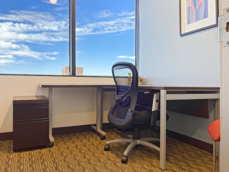 More Photos Of 3131 S vaughn Way, Aurora Unknown For Lease