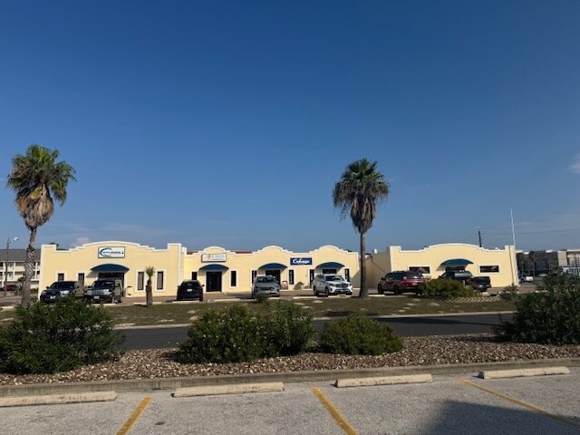 More Photos Of 14493-A-14493-I S Padre Island Dr, Corpus Christi Storefront Retail Office For Sale