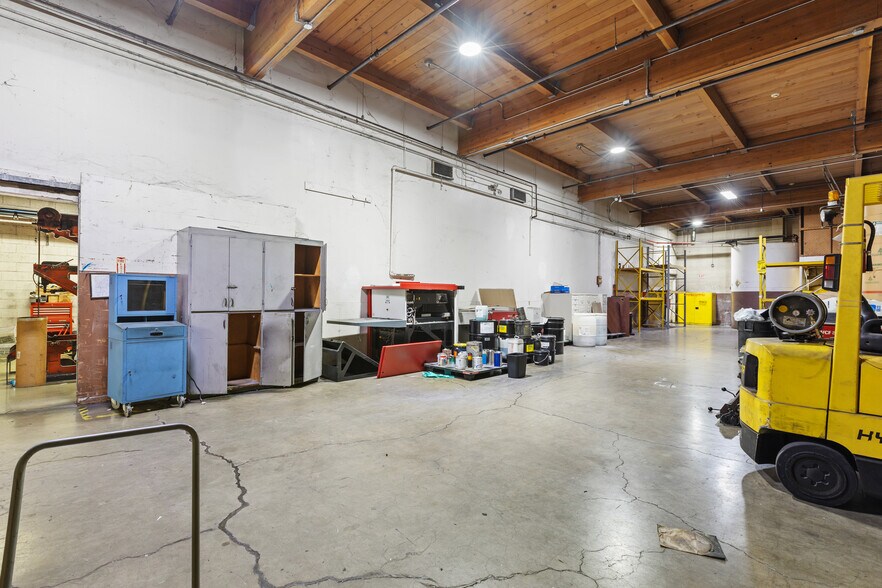 More Photos Of 345 NE Winchester St, Roseburg Light Manufacturing For Lease