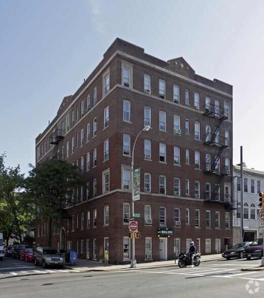 Primary Photo Of 623 E 233rd St, Bronx Apartments For Lease