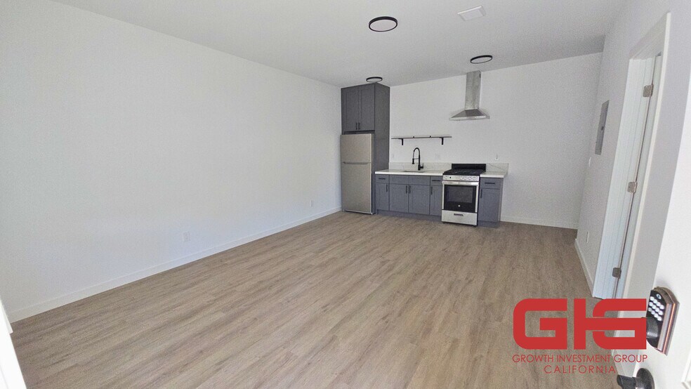 More Photos Of , Pasadena Multifamily For Sale