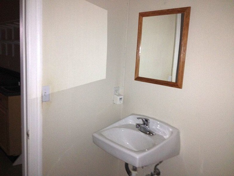 More Photos Of 6713 Broadway, Pearland Freestanding For Lease