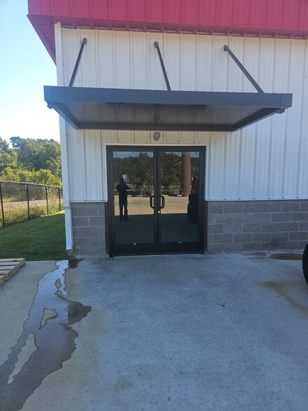 More Photos Of 2740 Old Austin Peay Hwy, Memphis Industrial For Lease
