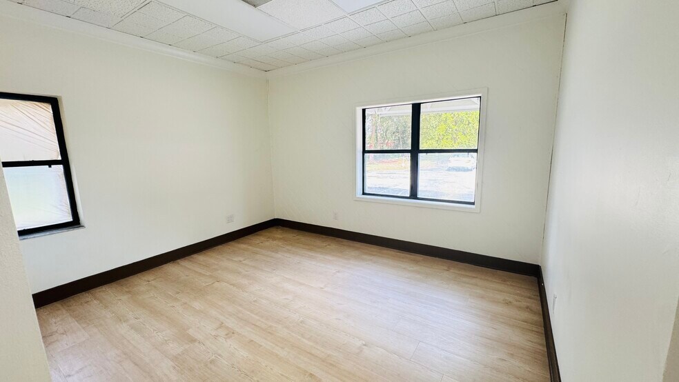 More Photos Of 8421 Baymeadows Way, Jacksonville Loft Creative Space For Lease