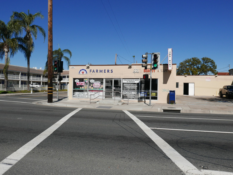 Primary Photo Of 1647-1649 E 1st St, Santa Ana Freestanding For Sale