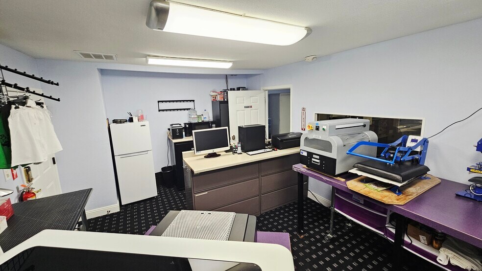 More Photos Of 306-308 Roberts Ln, Bakersfield Storefront Retail Residential For Sale