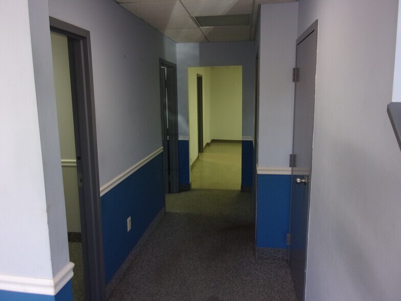 More Photos Of 114 Oakgrove Rd, Dulles Town Center Warehouse For Sale