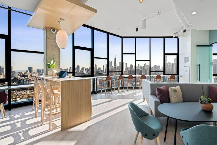 More Photos Of 730 N Milwaukee Ave, Chicago Apartments For Lease