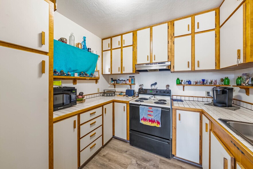 More Photos Of 542 Pacific Ave, Brookings Multifamily For Sale