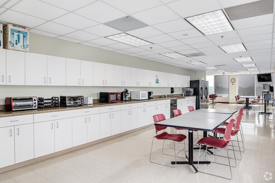 More Photos Of 4235 28th Ave, Marlow Heights Office For Sale