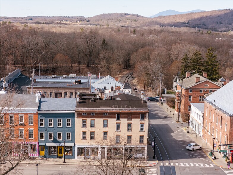 More Photos Of 705 Warren St, Hudson Storefront Retail Residential For Sale