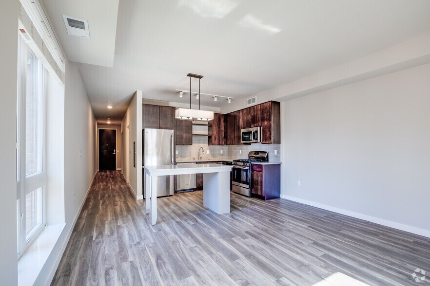 More Photos Of 10 2nd St SE, Minneapolis Apartments For Lease