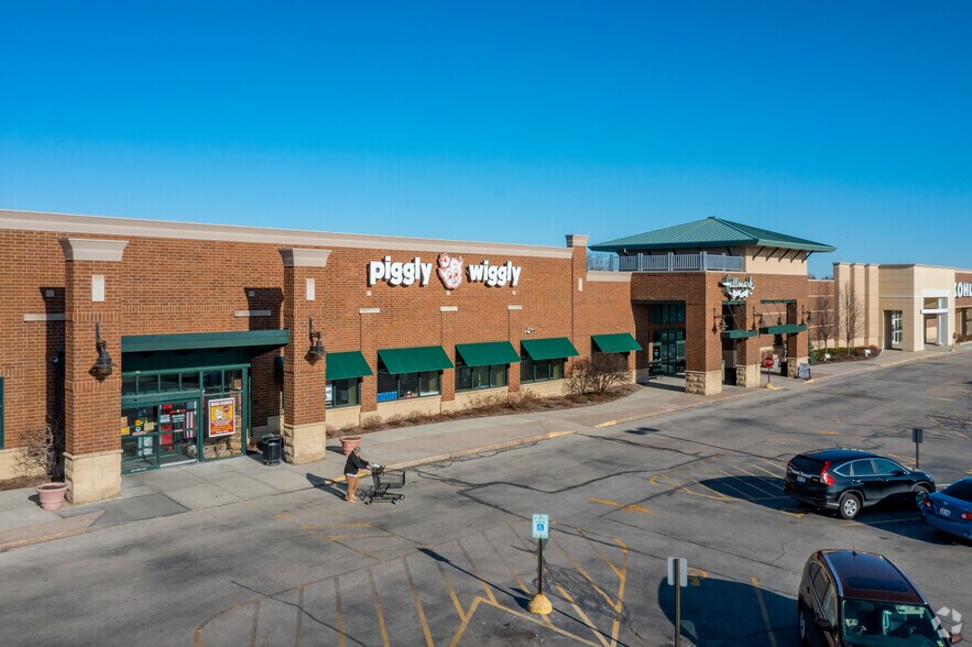 More Photos Of 2305-2495 N 124th St, Brookfield Storefront For Lease