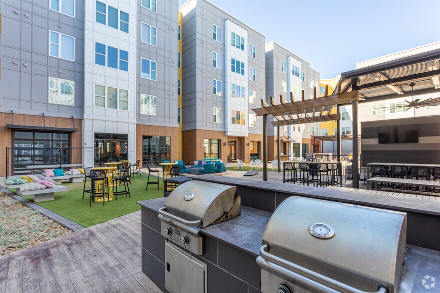 More Photos Of 306 E 10TH St, Greenville Apartments For Lease