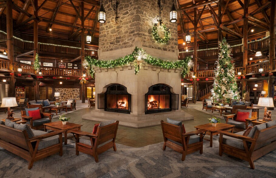 More Photos Of 392 Rue Notre-Dame, Montebello Hotel For Sale