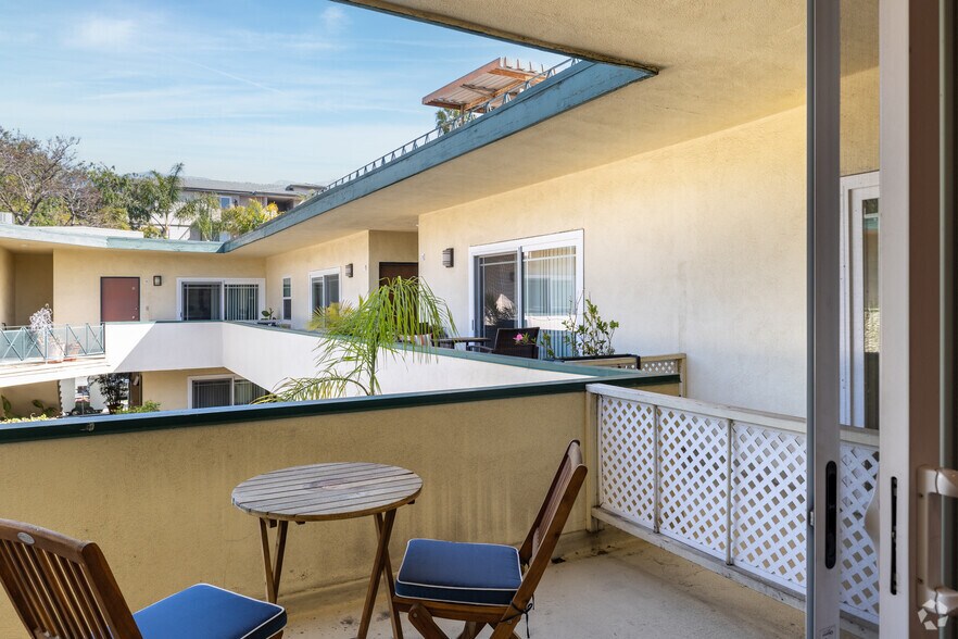 More Photos Of 8130 Norton Ave, West Hollywood Apartments For Sale
