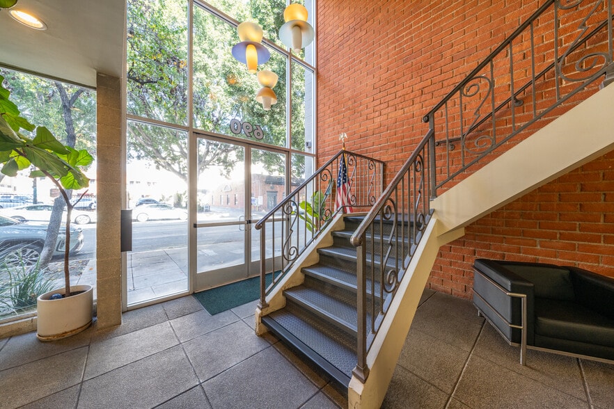More Photos Of 690 E Green St, Pasadena Office For Lease