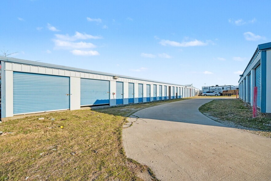 More Photos Of 4600 I-30 Frontage Rd, Rockwall Self Storage For Sale