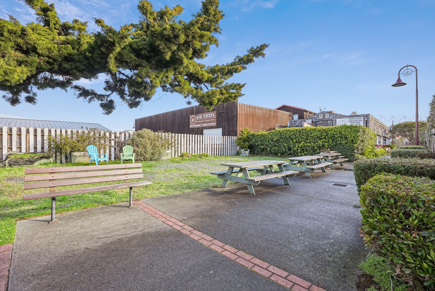 More Photos Of 165 Alabama Ave SE, Bandon Office Residential For Sale