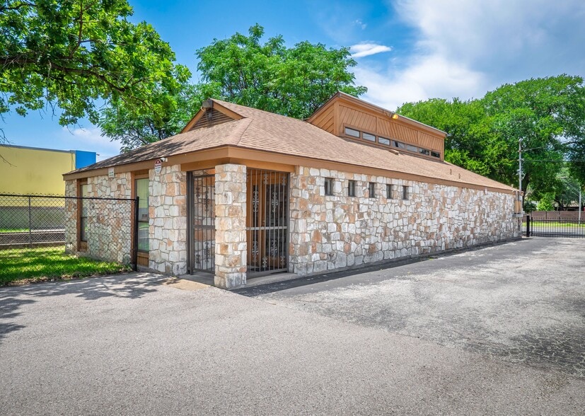 Primary Photo Of 4409 Menchaca Rd, Austin Medical For Sale