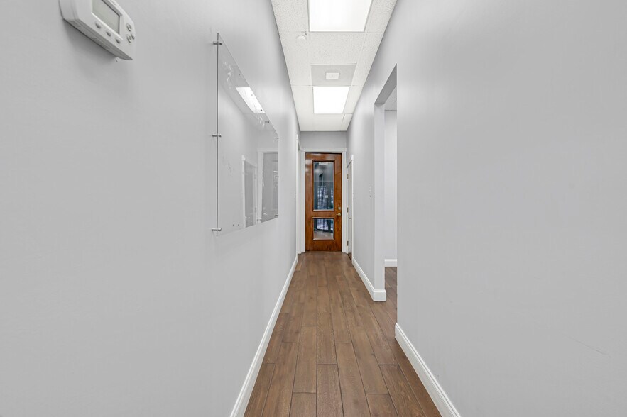 More Photos Of 12649-12655 Memorial Dr, Houston Storefront For Lease