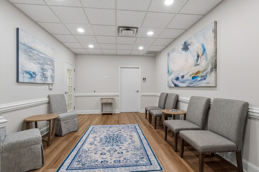 More Photos Of 3731 NW Cary Pky, Cary Medical For Sale