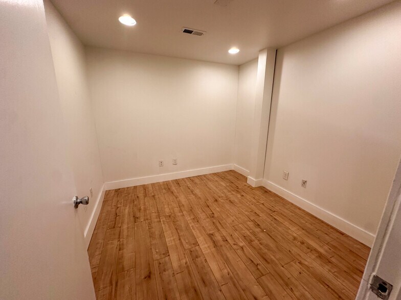 More Photos Of 2709 Westerville Rd, Columbus Light Manufacturing For Sale