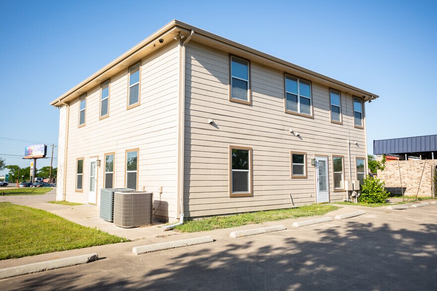 More Photos Of 310 W Murray St, Manor Office Residential For Lease