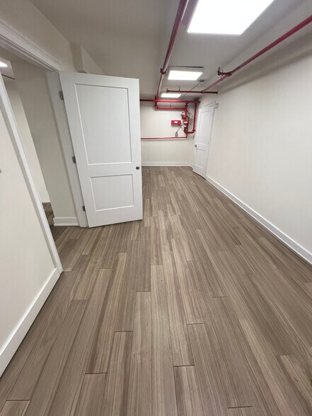 More Photos Of 109 Tidewater St, Jersey City General Retail For Lease