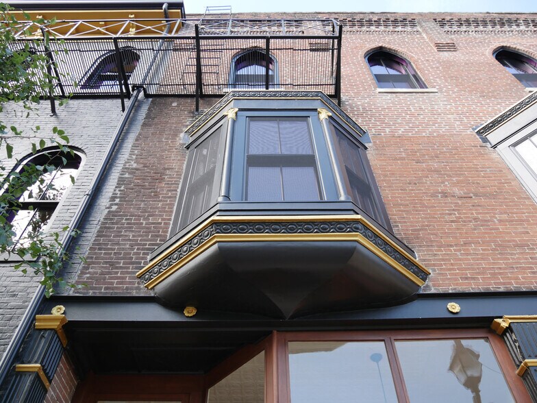 More Photos Of 207 N Chestnut St, Seymour Office For Sale