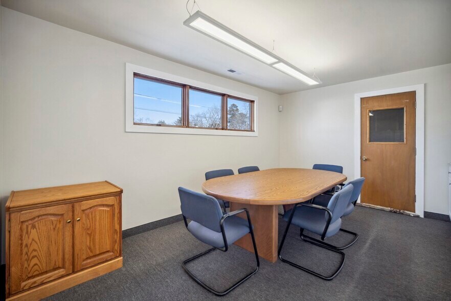 More Photos Of 2025 Pine St, Palmer Warehouse For Sale