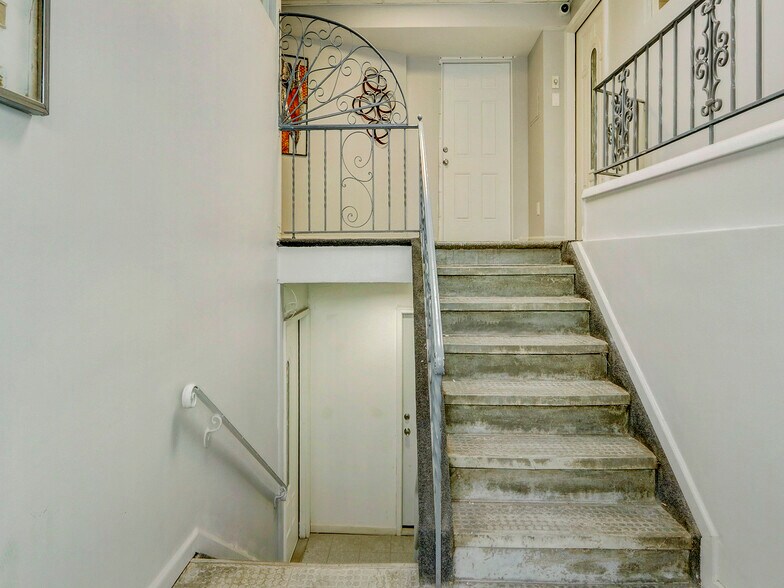 More Photos Of 1919 Deer Park Ave, Deer Park Office For Sale