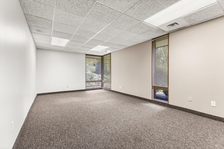 More Photos Of 100 Cross Keys Office Park, Fairport Unknown For Lease