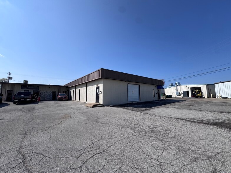 More Photos Of 10828 E Newton St, Tulsa Unknown For Lease