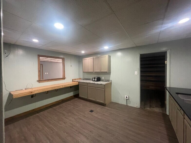 More Photos Of 423 Wilpen Rd, Ligonier Auto Repair For Sale