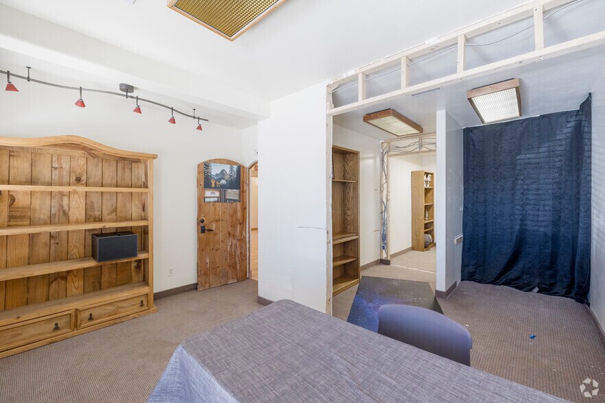 More Photos Of 2410 E Route 66, Flagstaff General Retail For Sale