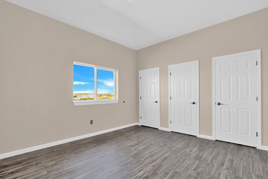 More Photos Of 12 Dracut Hill Rd, Vaughn Industrial For Sale