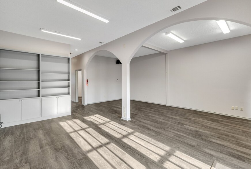 More Photos Of 1619 W Irving Blvd, Irving Loft Creative Space For Lease