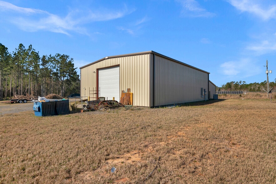 More Photos Of 3464 Albany Ave, Waycross Service For Sale