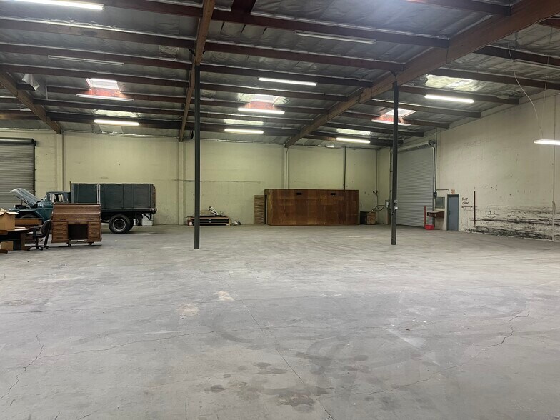 More Photos Of 440 E Walnut Ave, Fullerton Warehouse For Lease