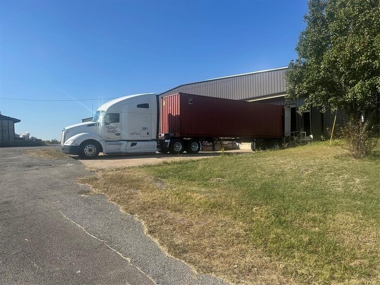 More Photos Of 1800 North Collins Fwy, Howe Manufacturing For Sale