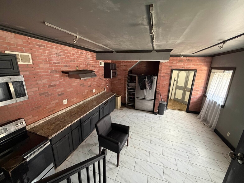 More Photos Of 226 W Read St, Baltimore General Retail For Sale