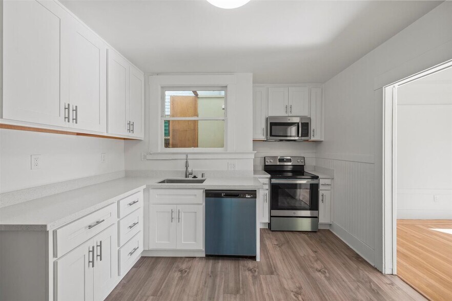 More Photos Of 1524-1526 Irving St, San Francisco Storefront Retail Residential For Sale