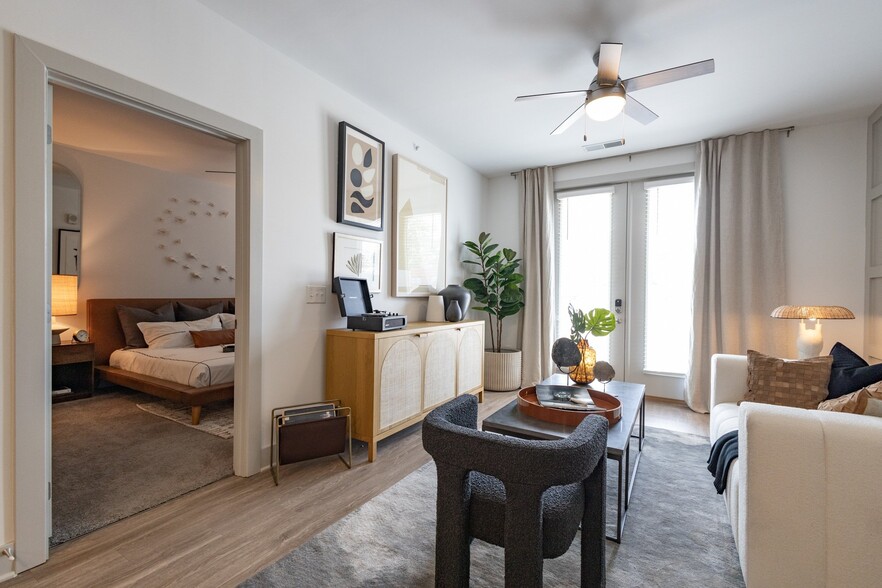 More Photos Of 2533 Woodburn Ave, Cincinnati Apartments For Lease
