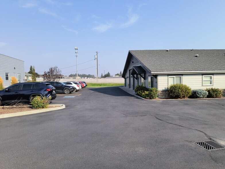 More Photos Of 521 S Fir Ave, Deer Park Auto Repair For Sale