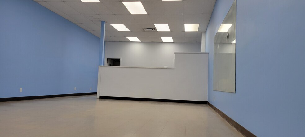 More Photos Of 8704 Bayberry Pl, Louisville Storefront For Lease