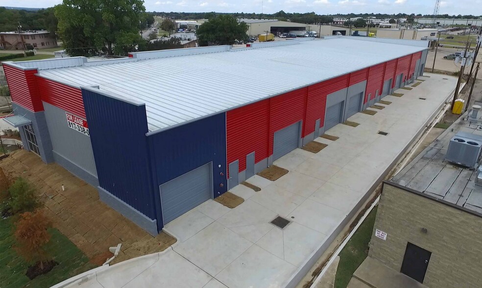 More Photos Of 105 Speer St, Azle Light Distribution For Lease