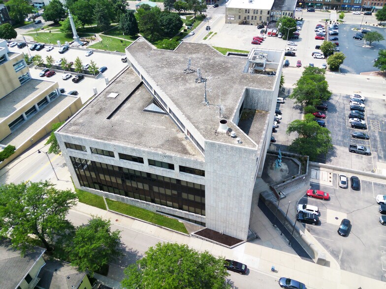 More Photos Of 1 Parker Pl, Janesville Office For Sale