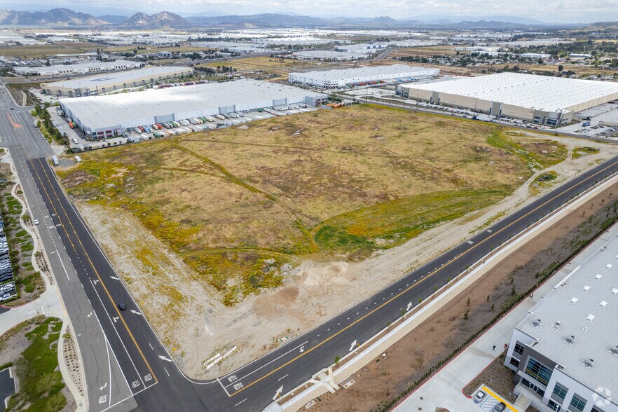 More Photos Of 22530 Old Oleander Ave, Perris Warehouse For Sale