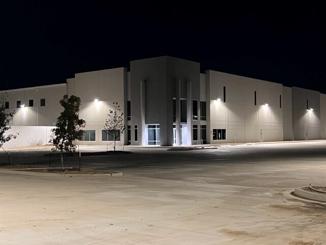 More Photos Of 7625 IH-10 E, San Antonio Distribution For Lease